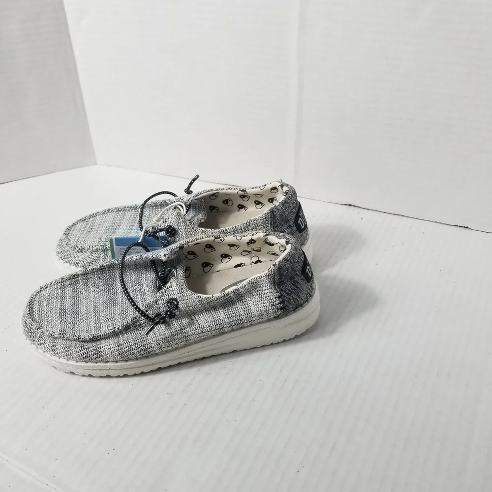NWT HEY DUDE KIDS GRAY SHOES SIZE YOUTH 1